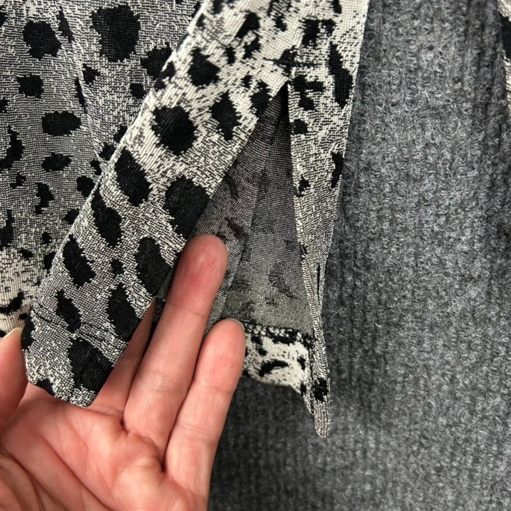 Chico's Travelers Animal Print Top LS Button Front Black Silver Gray Size 2 - Picture 4 of 12